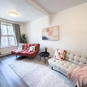 https://superb-4bed-in-little-italy-5min-to-beaubien-metro.hotels-in-montreal.org