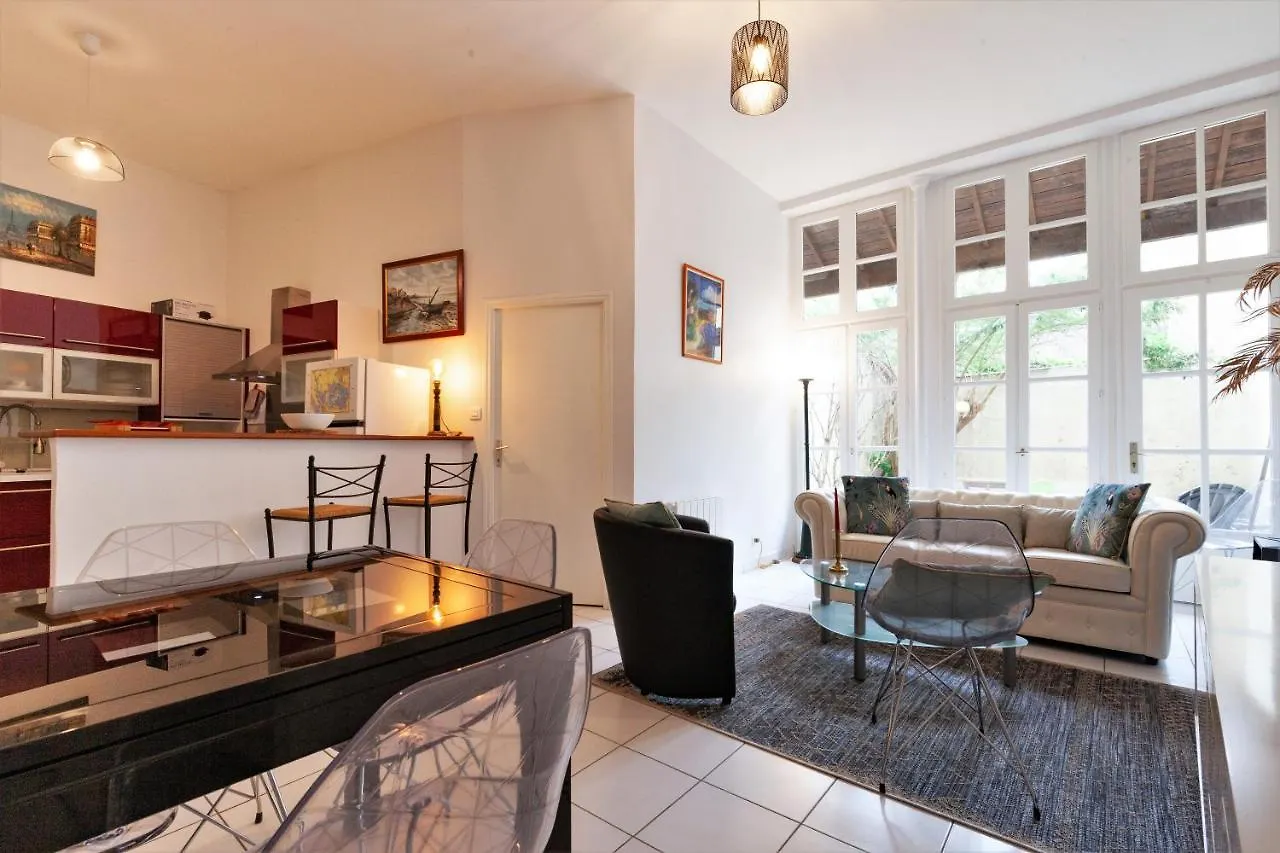 Appartement Le Patio - Hypercentre - Cour Au Calme - Wifi à Vannes 0*,  France